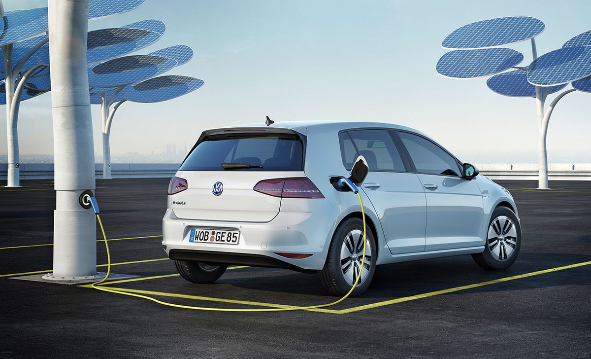123577 cars news vw unveils electric e golf and e up cars with 190 km range and 2 76 100 km running cost image1 57fjozvm8n 3216217015