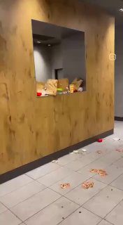 Videó Borrell "éden kertjéből"Ez nem disznóól, ez egy McDonald's Kölnben, Németo...