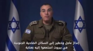 Avihai Adrai ezredes, az IDF szóvivője arabul a bejrúti épületek bombázását jel...