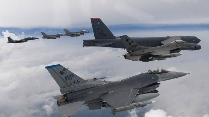 Amerikai bombázók veszélyesen közel kerültek az orosz határhozNéhány nappal ezel...