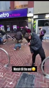 Korai reggel San Franciscóban – tiszta zombiapokalipszis az utcákonA videó végén...