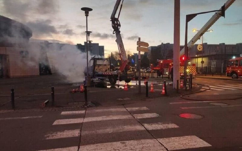 A Párizs melletti Aulnay-sous-Bois gettójában a rendőröknek meleg fogadtatásban...