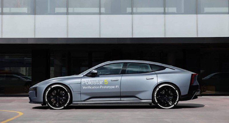 A Polestar 5 prototípus elektromos autó mindössze 10 perc alatt 80%-ra feltöltőd...