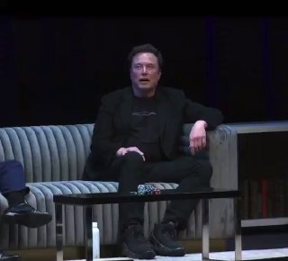 Elon Musk szerint: „Amerika rendkívül gyorsan csődbe megy”....