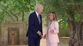 Kik ezek az emberek?Biden megérkezett a G7 csúcsra. Úgy tűnik, az amerikai elnö...