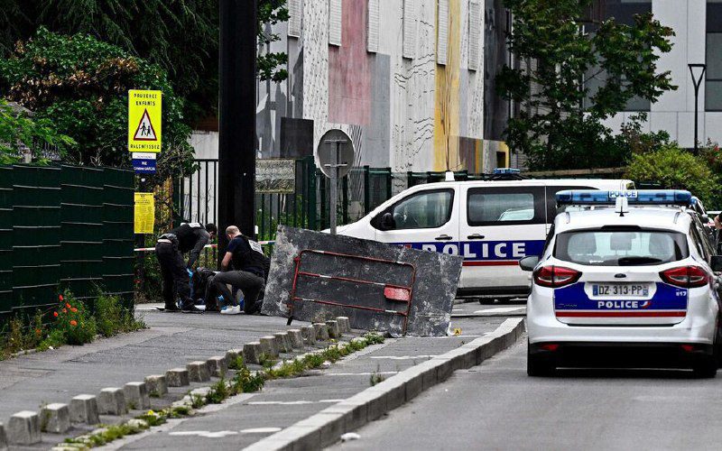 Aubervilliers-ben, a Párizs melletti gettóban egy Yahya nevű elefántcsontparti ...