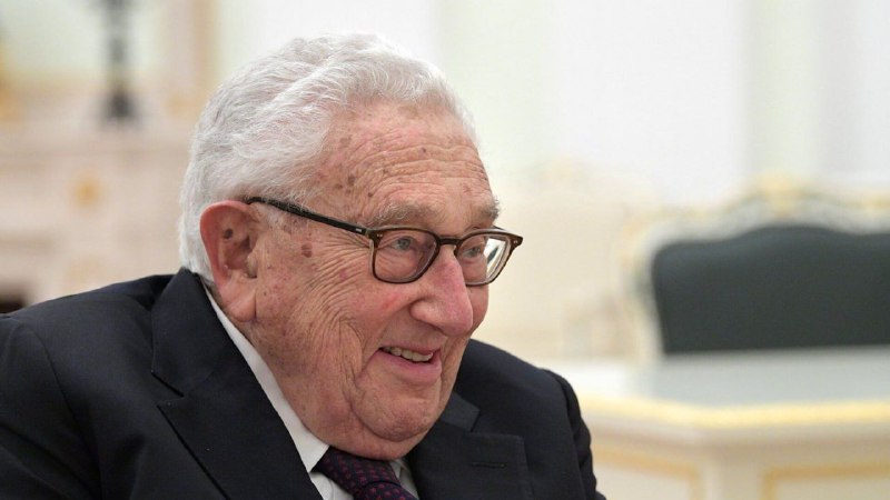 Henry Kissinger mondta egyszer: " Az olaj ellenőrzésével egész államokat irányít...