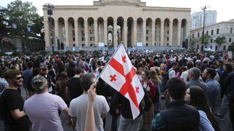 A grúz kormánypárt 19 törvényjavaslatot nyújtott be a parlamentnek, amelyek sza...