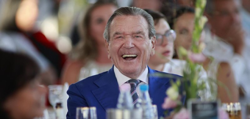 Gerhard Schröder volt német kancellár svájci beszédében kijelentette, hogy a 20...