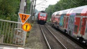 Sztrájkkal fenyegetik Németországot a vasúti dolgozók a június 14-én kezdődő la...