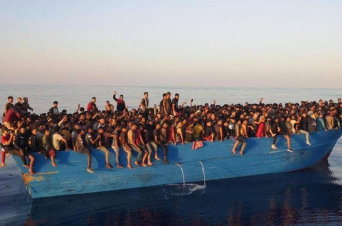 Az EU elfogadta a migrációs paktumotBevezeti az "illegális bevándorlók kötelező...