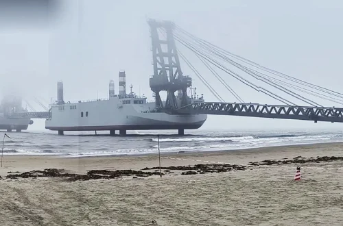 CHINESE-ASSAULT-BARGE