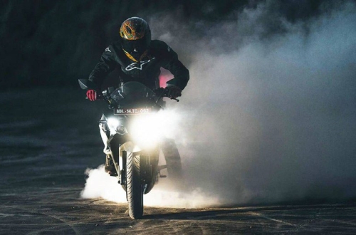 Indiában dobják piacra a világ első sűrített földgázzal működő motorkerékpárjátA...