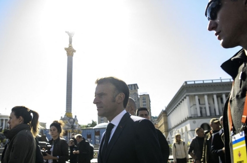 Macron2